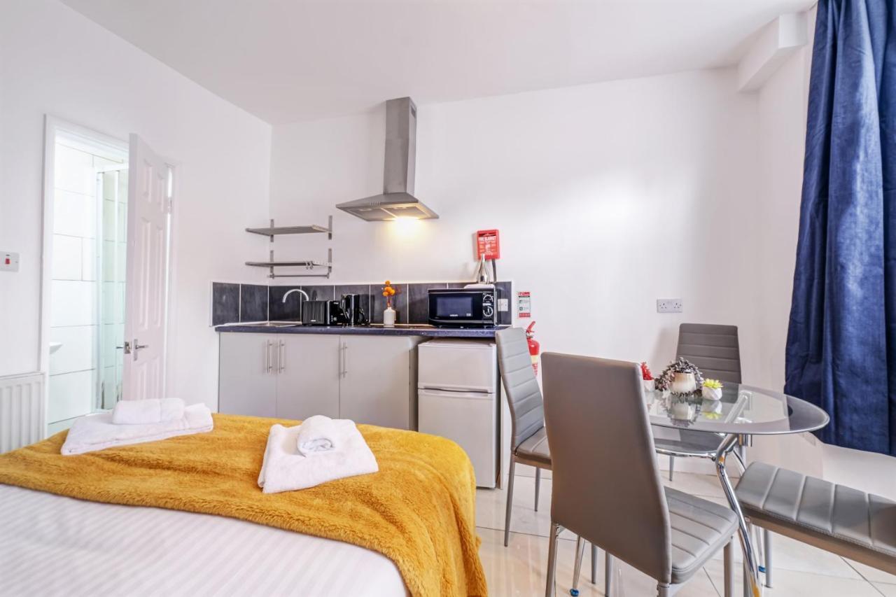 Fernbank Rooms Sudbury Hill, Harrow, Self-Contained Studios With En-Suite Harrow on the Hill Exterior foto